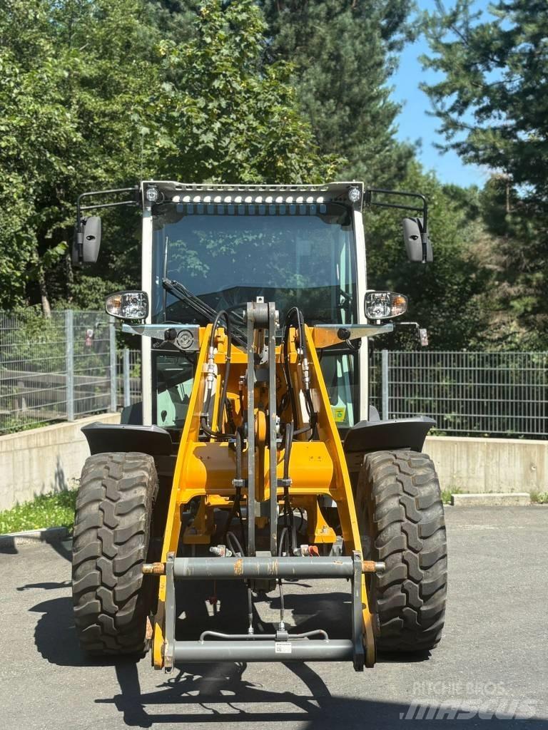 Liebherr L 506 لوادر بعجل