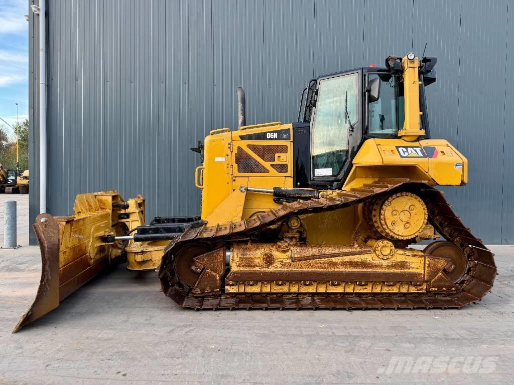 CAT D6N LGP بلدوزرات مجنزرة