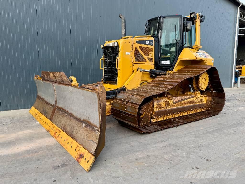 CAT D6N LGP بلدوزرات مجنزرة
