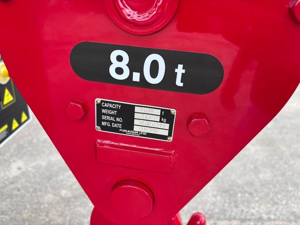 Unic URW 806 رافعات الطرق الوعرة