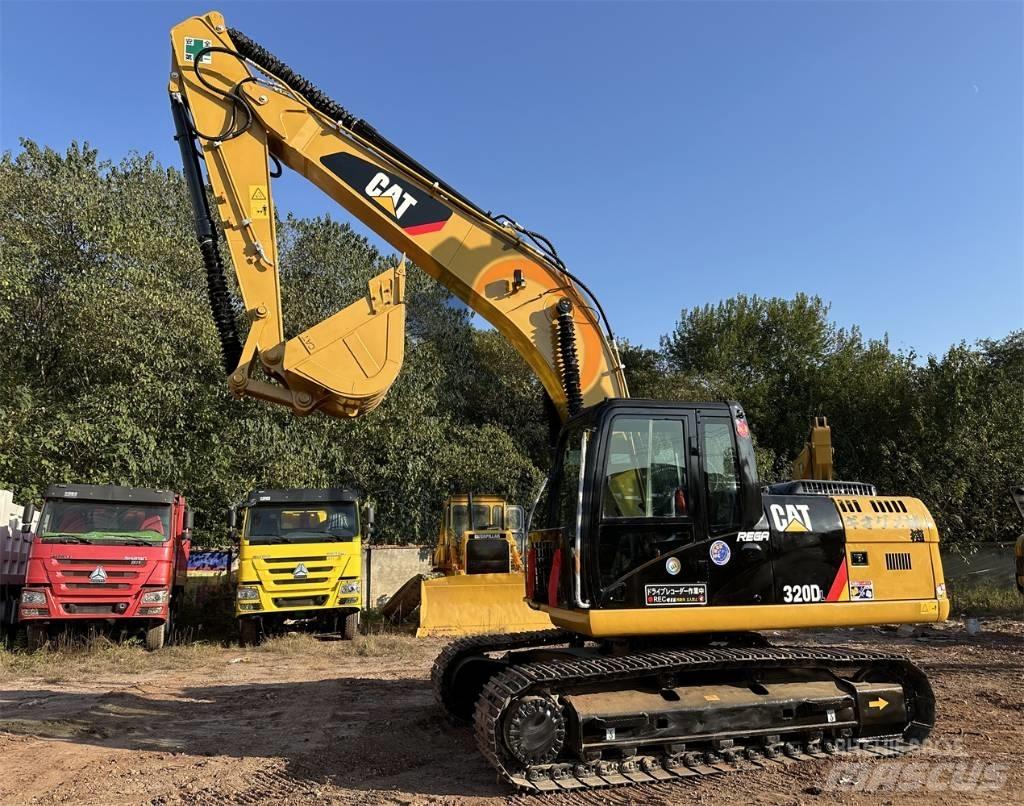 CAT 320 D L حفارات زحافة