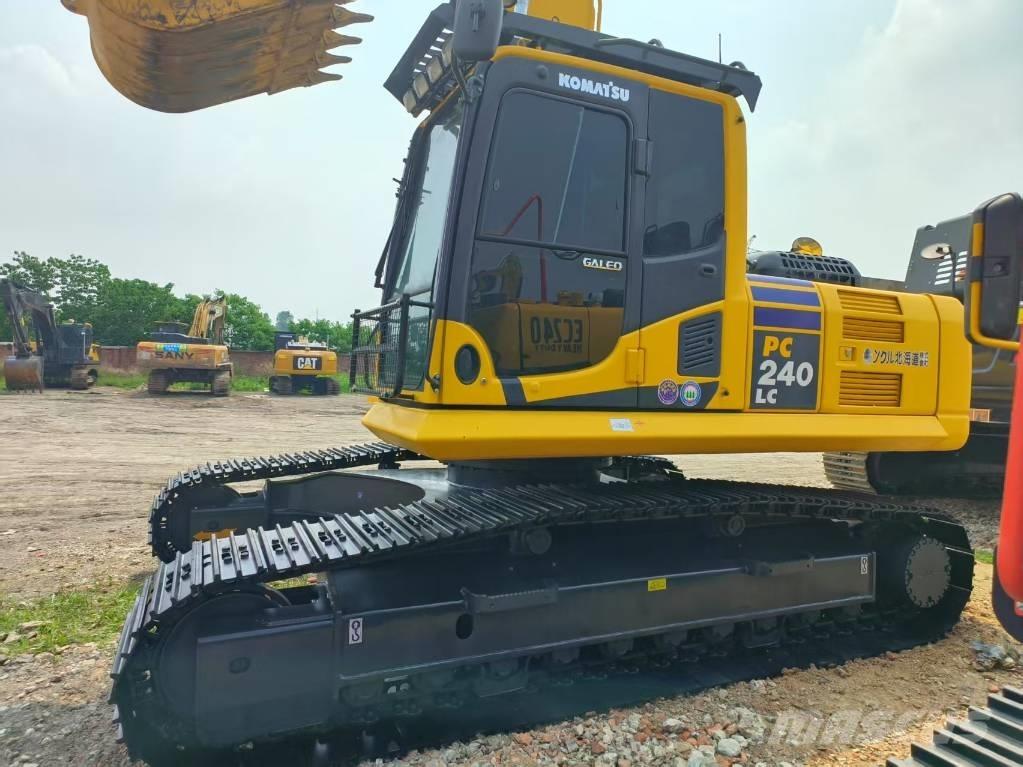 Komatsu PC 240-8 حفارات زحافة