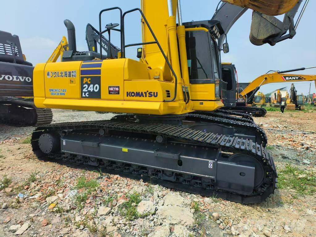 Komatsu PC 240-8 حفارات زحافة