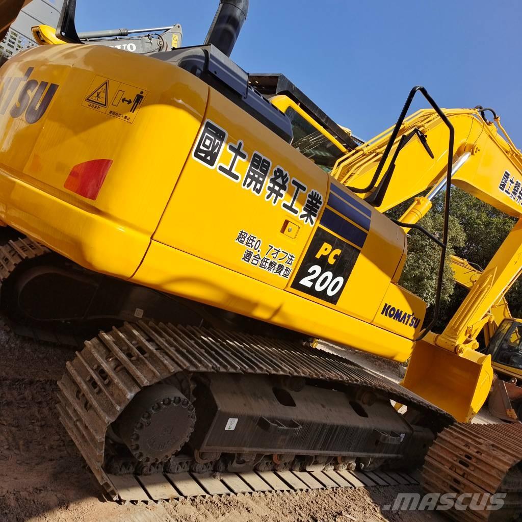 Komatsu PC 200-8 حفارات زحافة