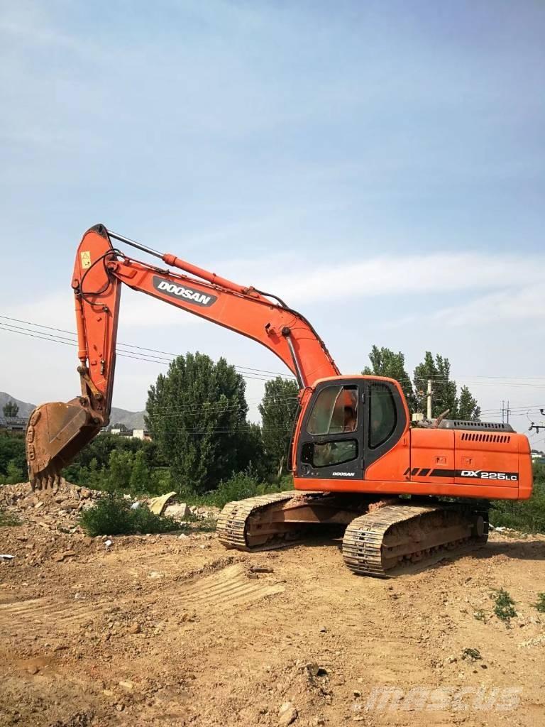 Doosan DX 225 حفارات زحافة