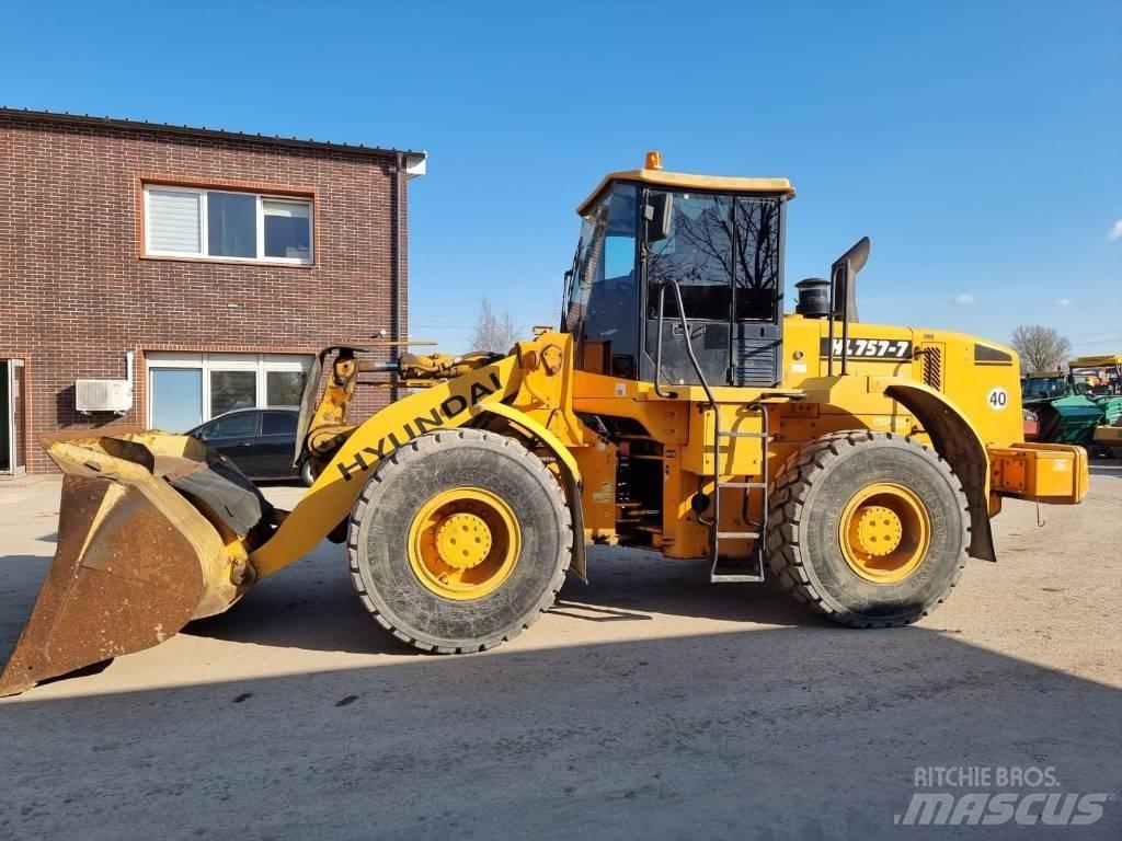 Hyundai HL 757-7 لوادر بعجل