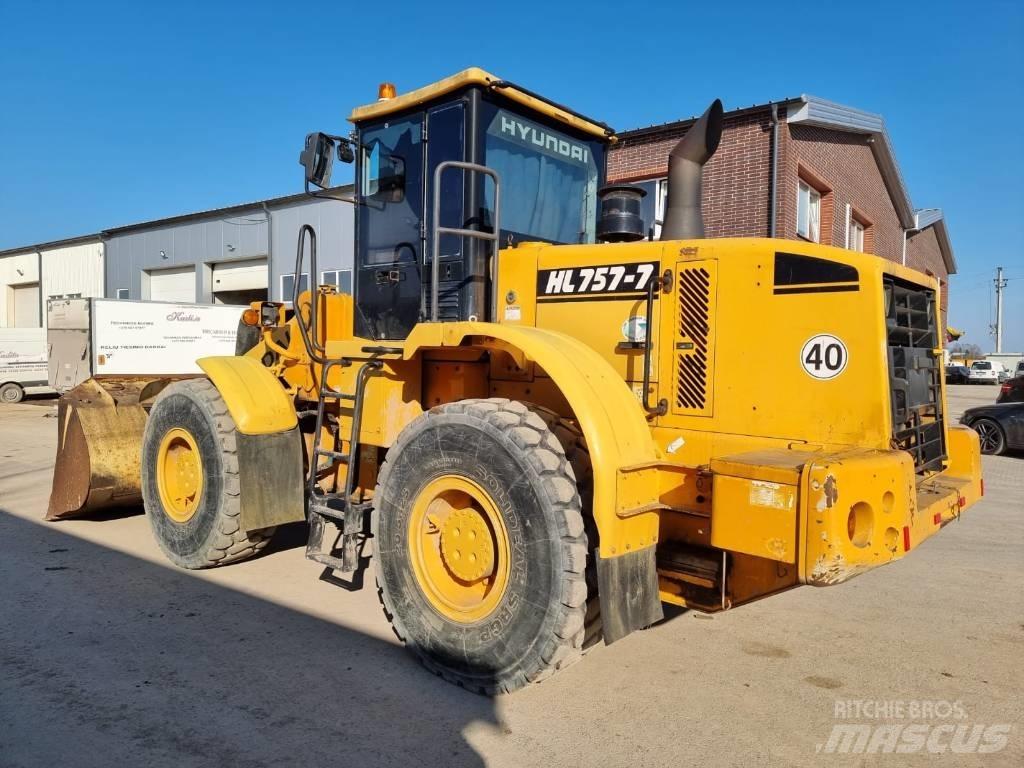 Hyundai HL 757-7 لوادر بعجل