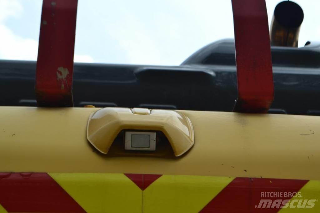 Komatsu PC 210 LC-11 حفارات زحافة