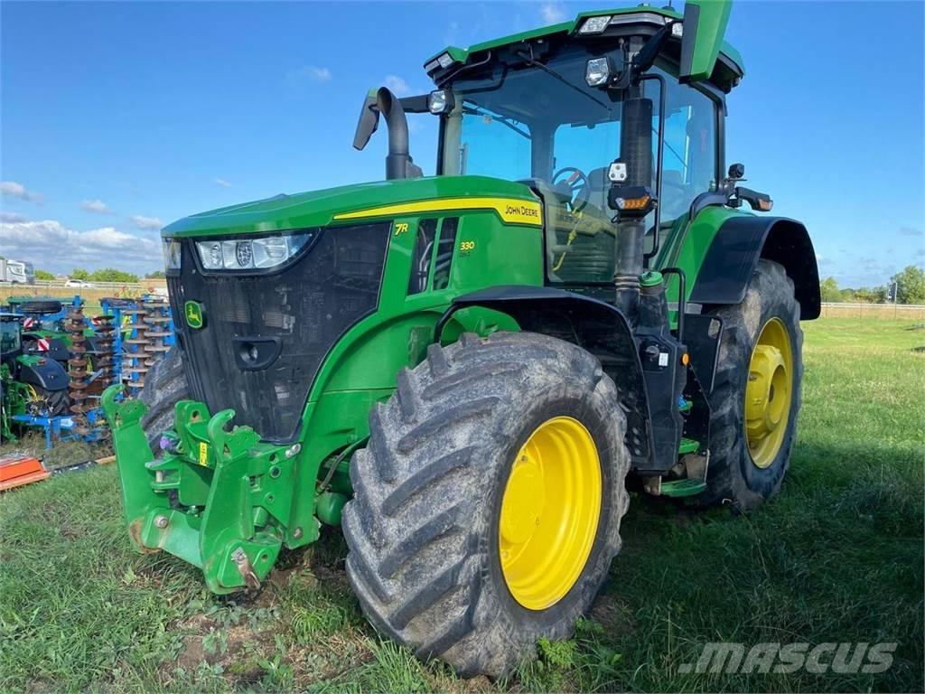 John Deere 7R 330 الجرارات