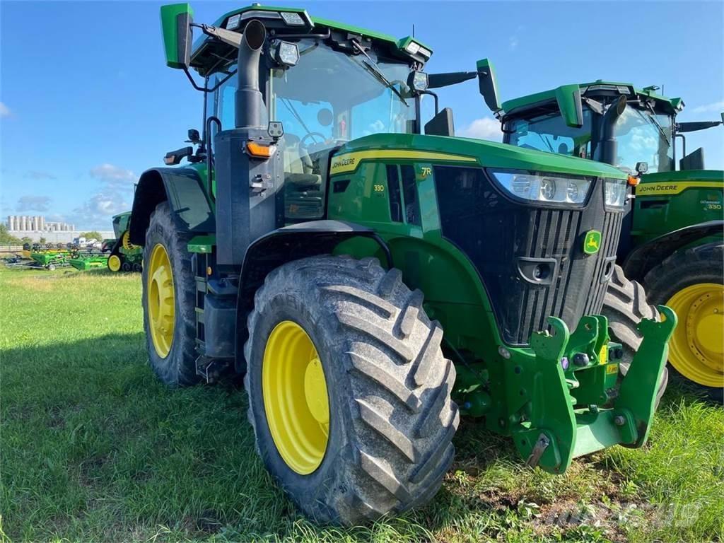 John Deere 7R 330 الجرارات