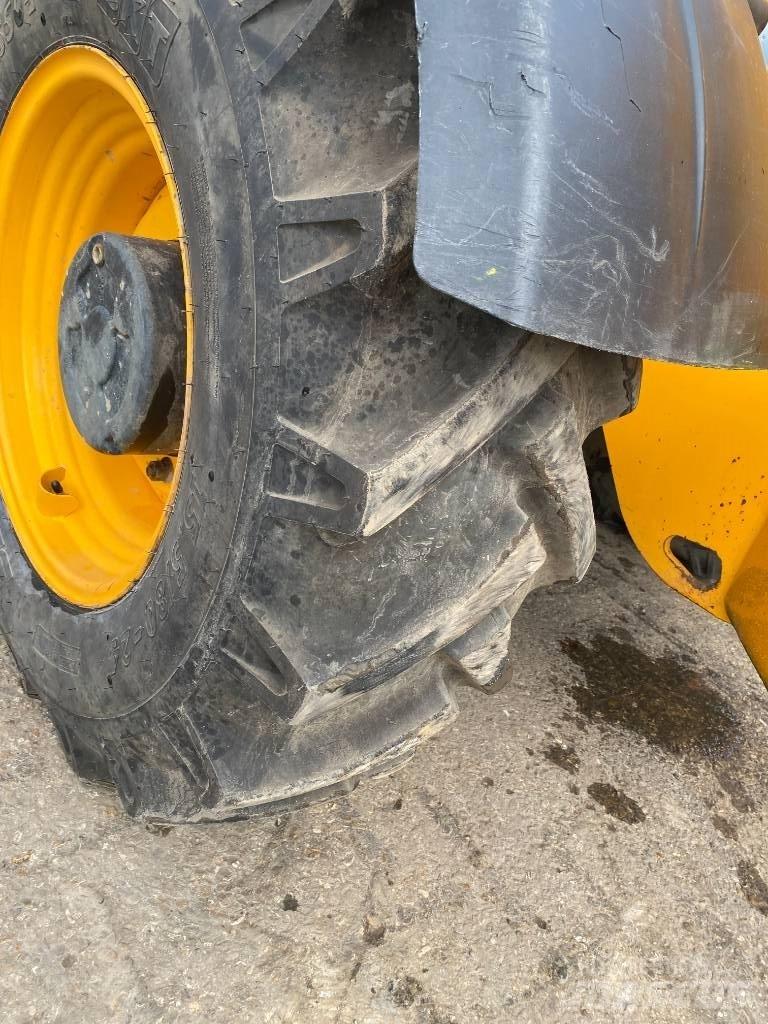 JCB 535-140 مناولات متداخلة