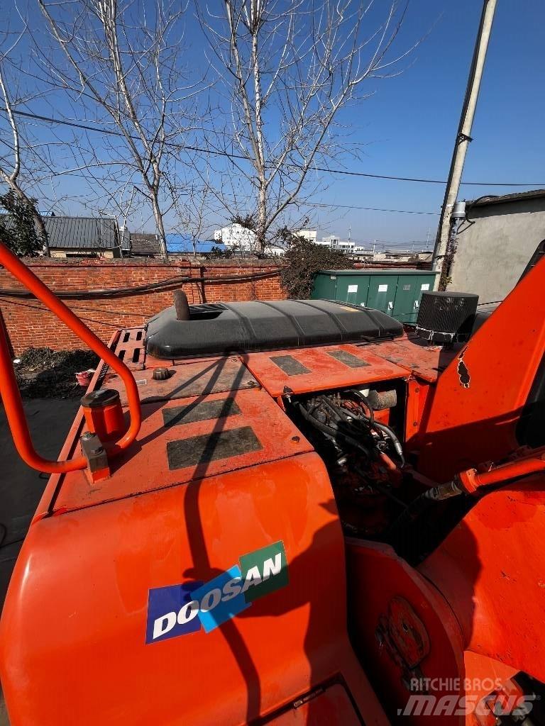 Doosan DH 225 LC-7 حفارات زحافة