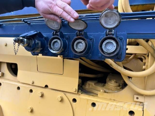 Komatsu D 85 P-18 بلدوزرات مجنزرة