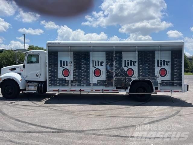 Peterbilt 337 شاحنات نقل المشروبات