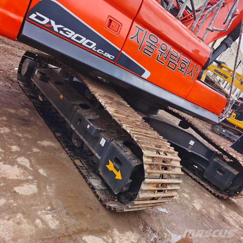 Doosan DX 300LC حفارات زحافة