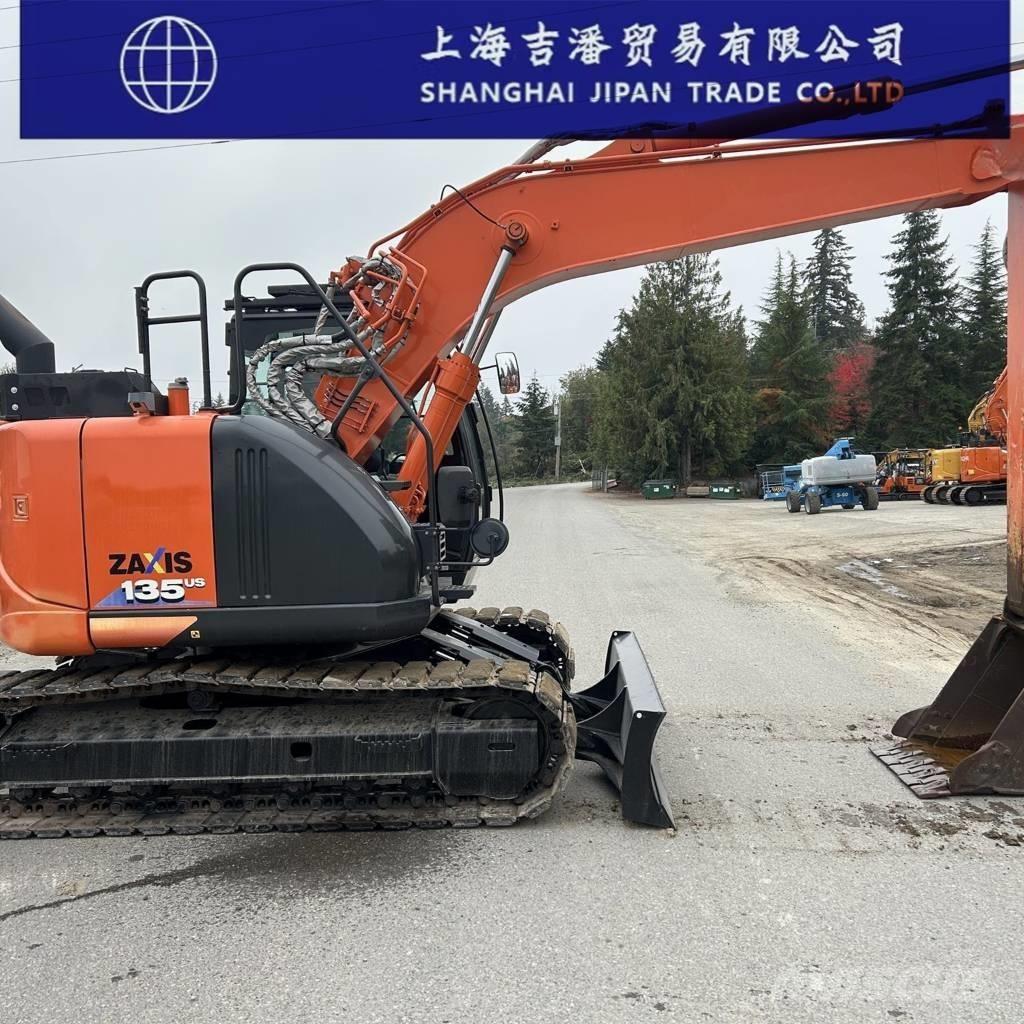 Hitachi ZX 135 حفارات زحافة