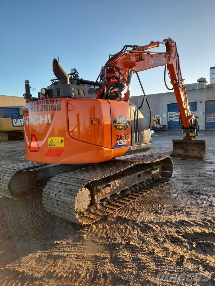 Hitachi ZX 135 US-6 حفارات زحافة