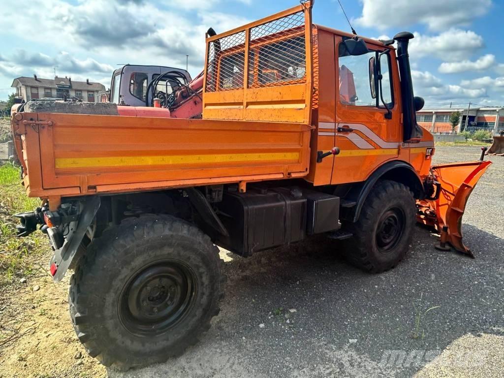 Mercedes-Benz unimog شاحنات ذات هيكل صندوقي