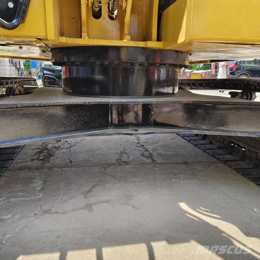 CAT 310 حفارات زحافة