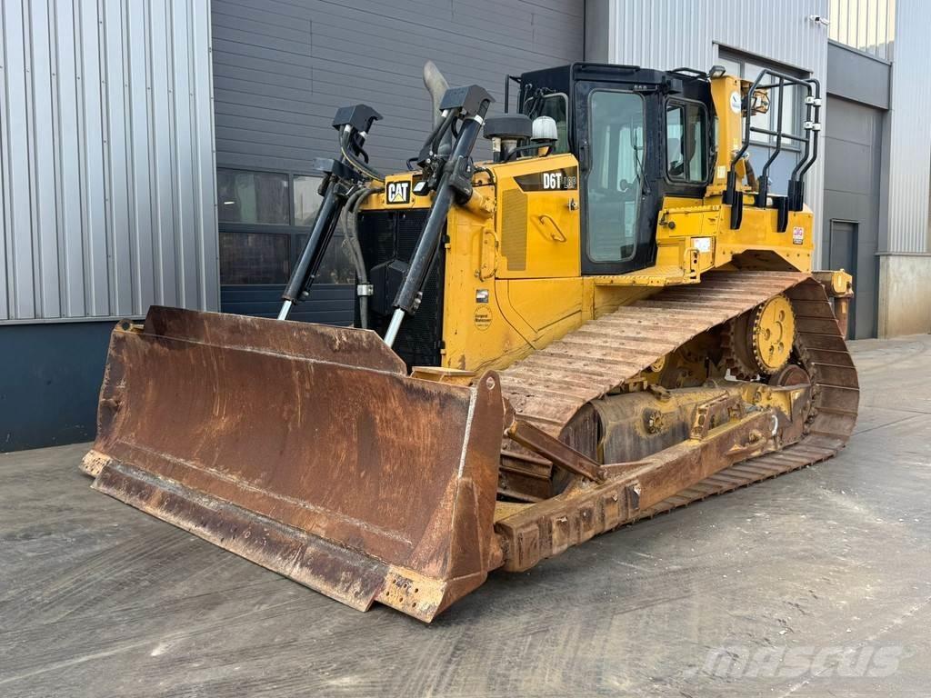 CAT D6T LGP بلدوزرات مجنزرة
