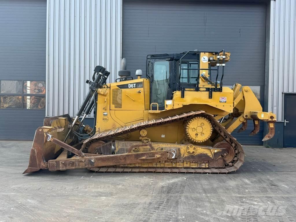 CAT D6T LGP بلدوزرات مجنزرة