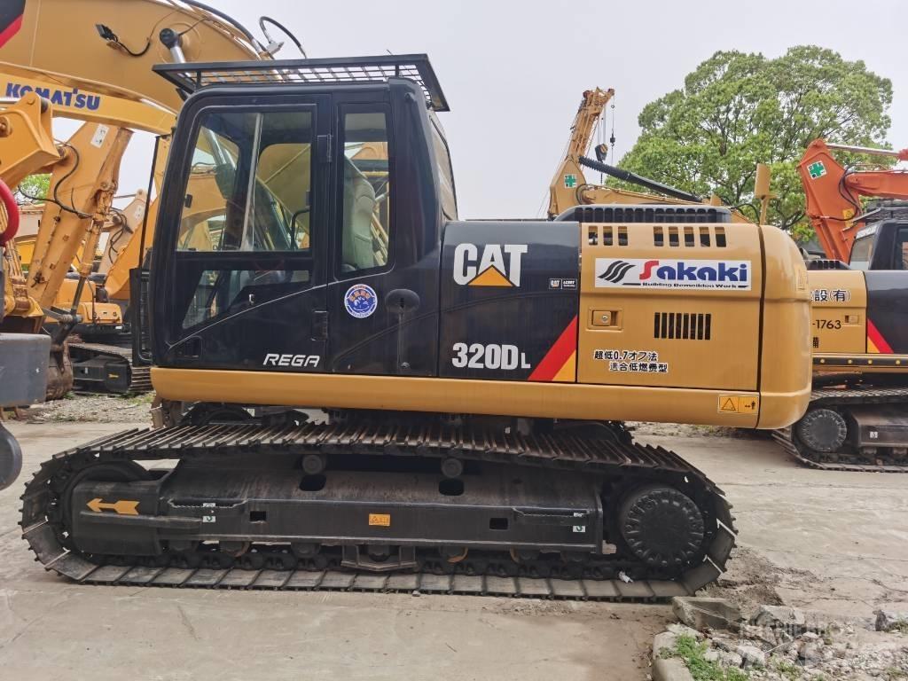 CAT 320 D حفارات زحافة