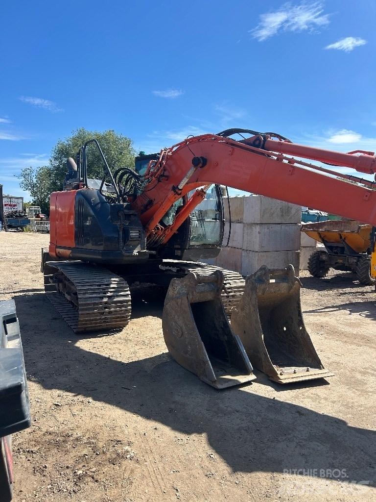 Hitachi ZX 135 US-6 حفارات زحافة