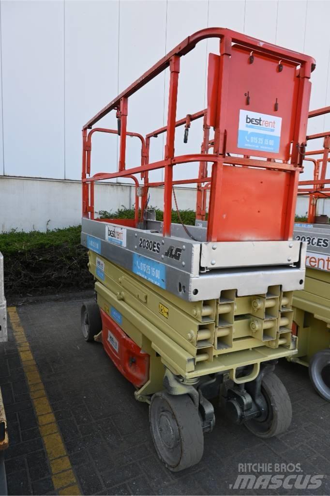 JLG 2030ES رافعات مقصية الشكل