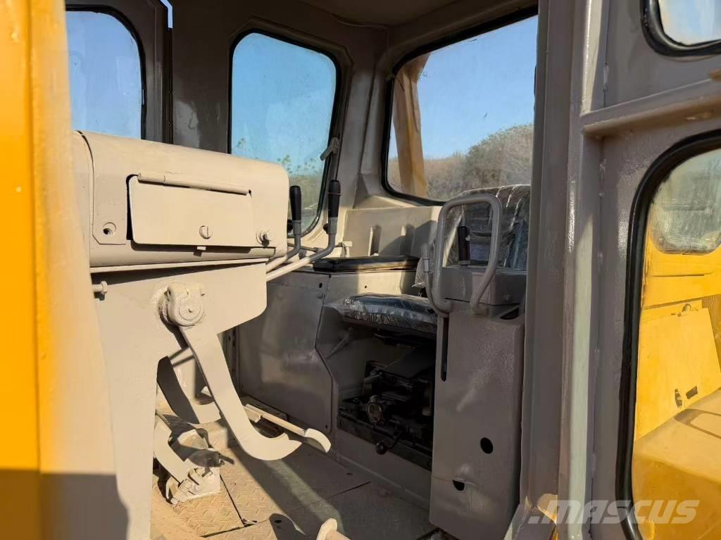 CAT D8K بلدوزرات مجنزرة