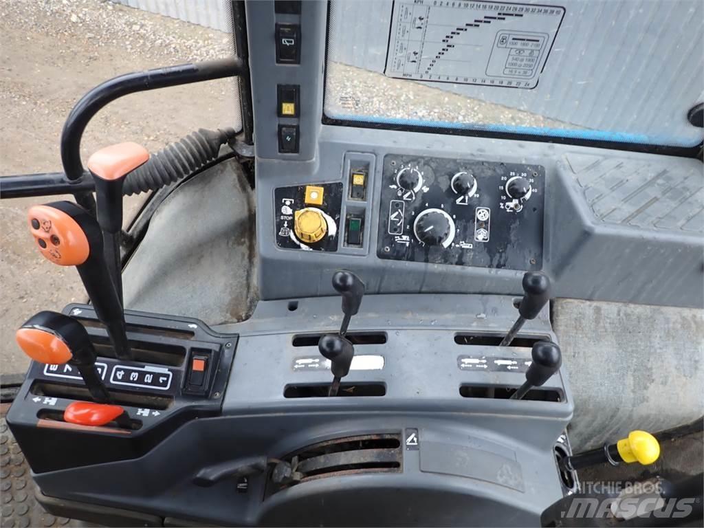 New Holland 7840 الجرارات
