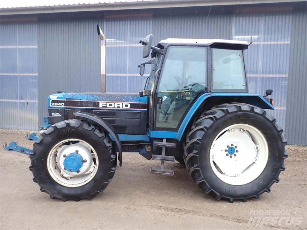 New Holland 7840 الجرارات
