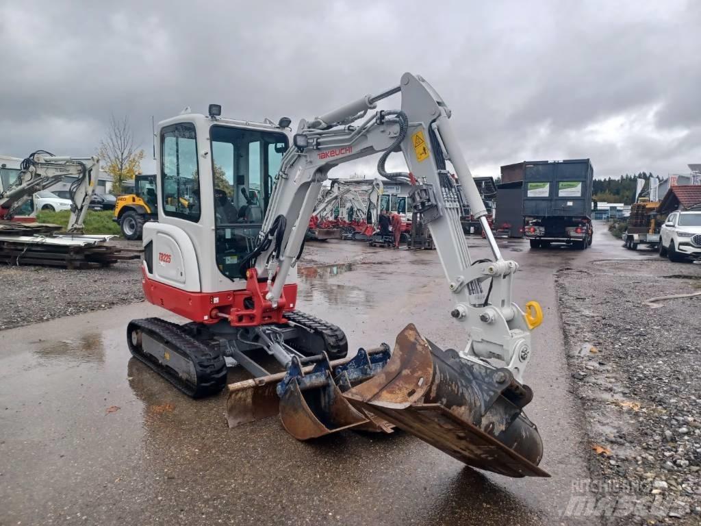 Takeuchi TB 225 حفارات صغيرة أقل من 7 طن (حفارات صغيرة)