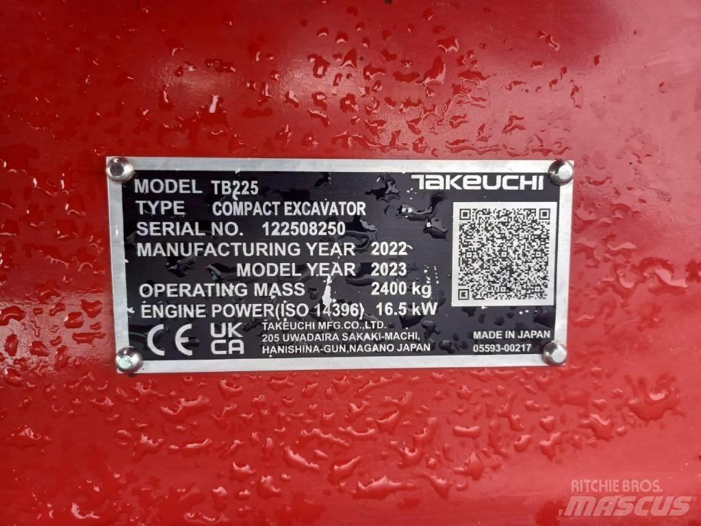 Takeuchi TB 225 حفارات صغيرة أقل من 7 طن (حفارات صغيرة)