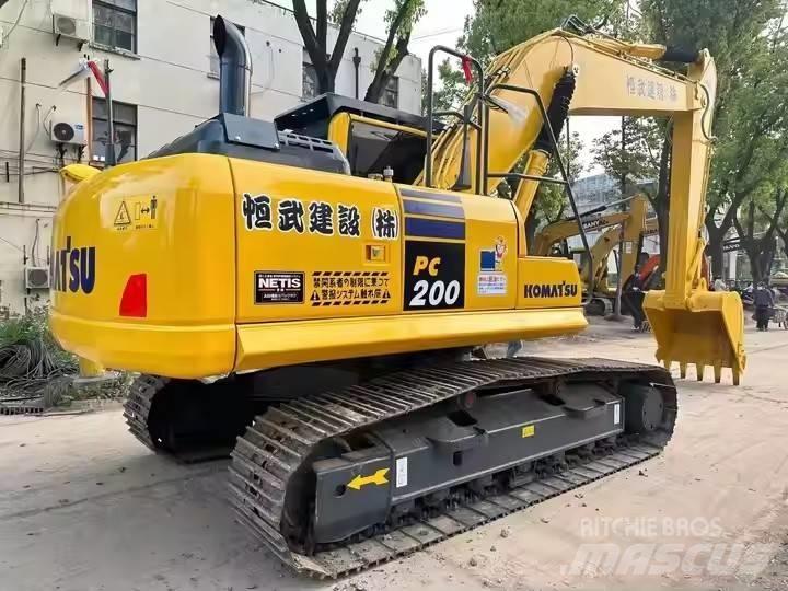 Komatsu PC200 حفارات زحافة
