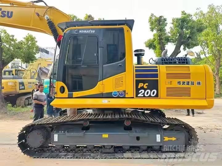 Komatsu PC200 حفارات زحافة