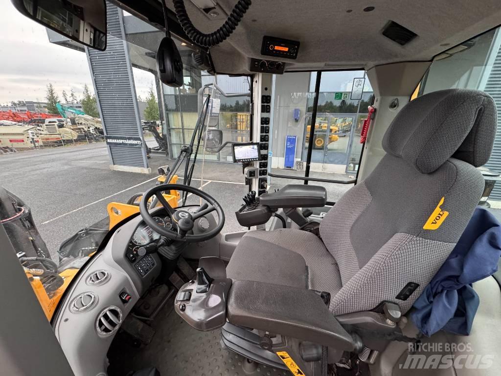 Volvo L 120 H لوادر بعجل