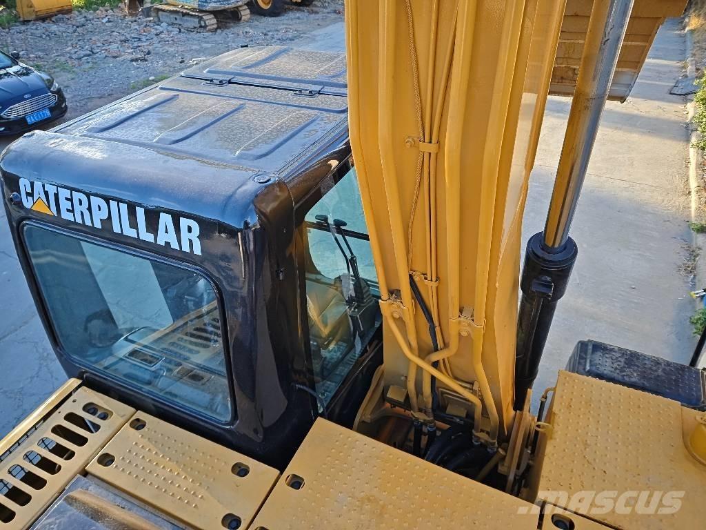 CAT 312 D حفارات زحافة