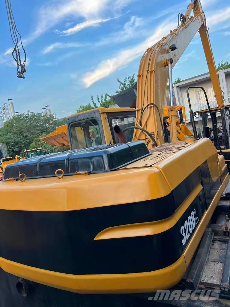 CAT 320 B L الحفارات البرمائية