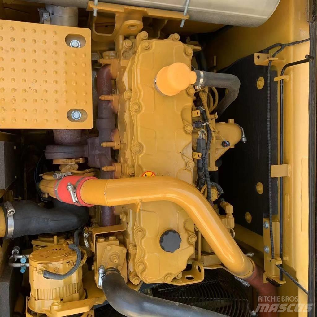 CAT 329 E حفارات زحافة