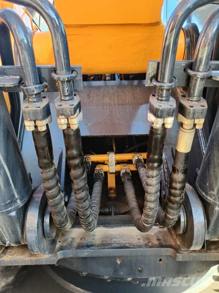 Hyundai R220LC-9S حفارات زحافة