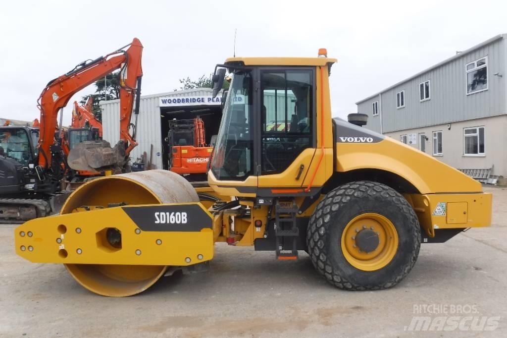 Volvo SD 160 B مداحل ذات إطارات هوائية