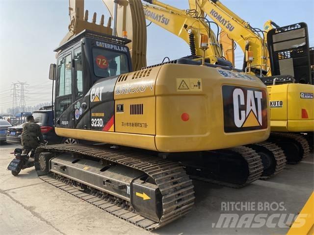 CAT 323 D L حفارات زحافة