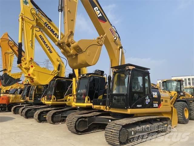 CAT 323 D L حفارات زحافة