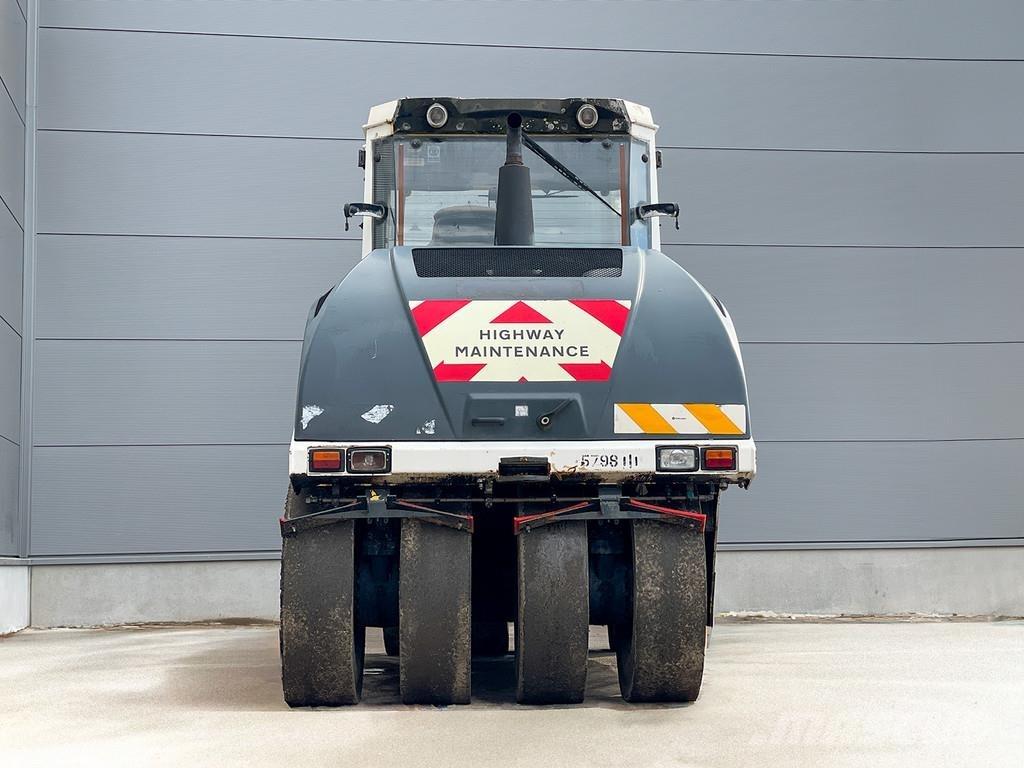 Bomag BW 24 RH مداحل ذات إطارات هوائية