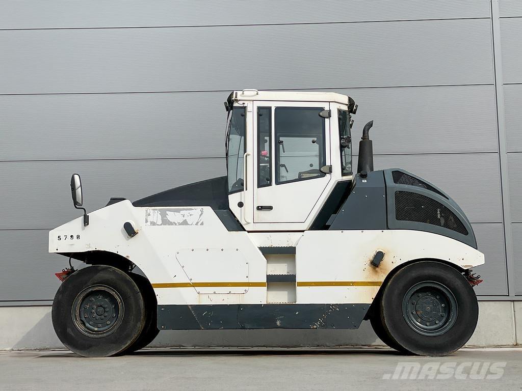 Bomag BW 24 RH مداحل ذات إطارات هوائية