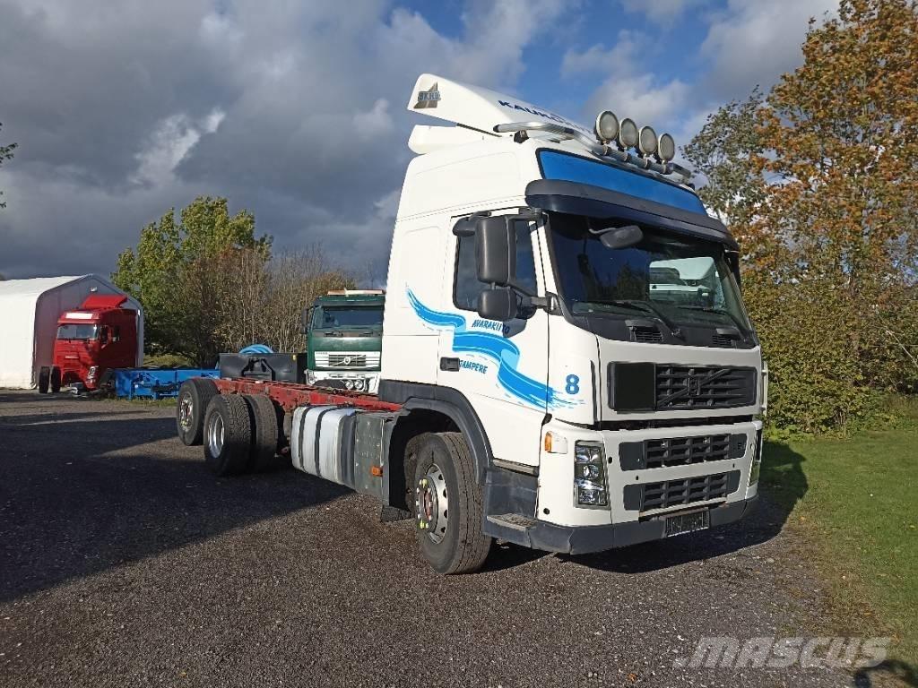 Volvo FM 440 شاحنات بمقصورة وهيكل
