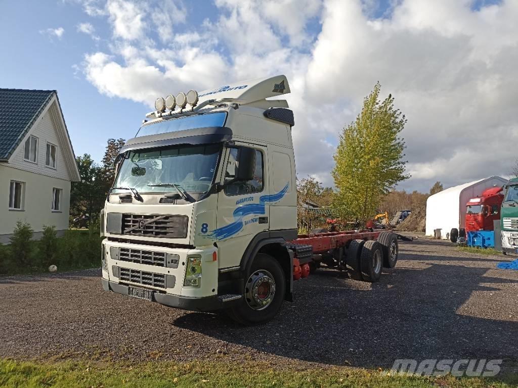 Volvo FM 440 شاحنات بمقصورة وهيكل