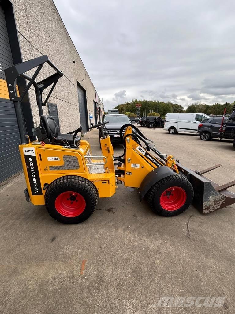 Knikmops KM 130 لوادر بعجل