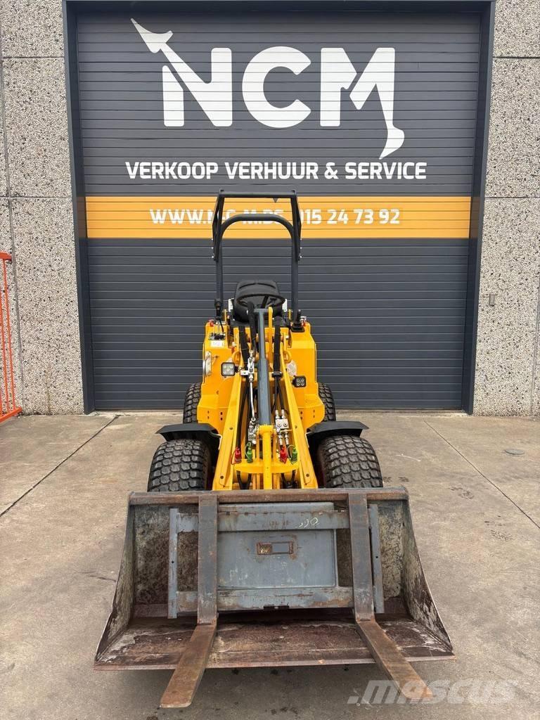 Knikmops KM 130 لوادر بعجل