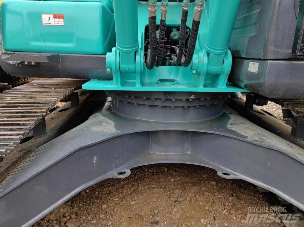 Kobelco SK200超8 حفارات زحافة